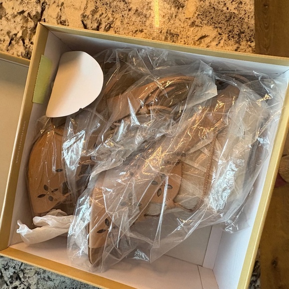 NIB - Michael Kors Thalia Leather Sandal - SZ 9 - Picture 14 of 17